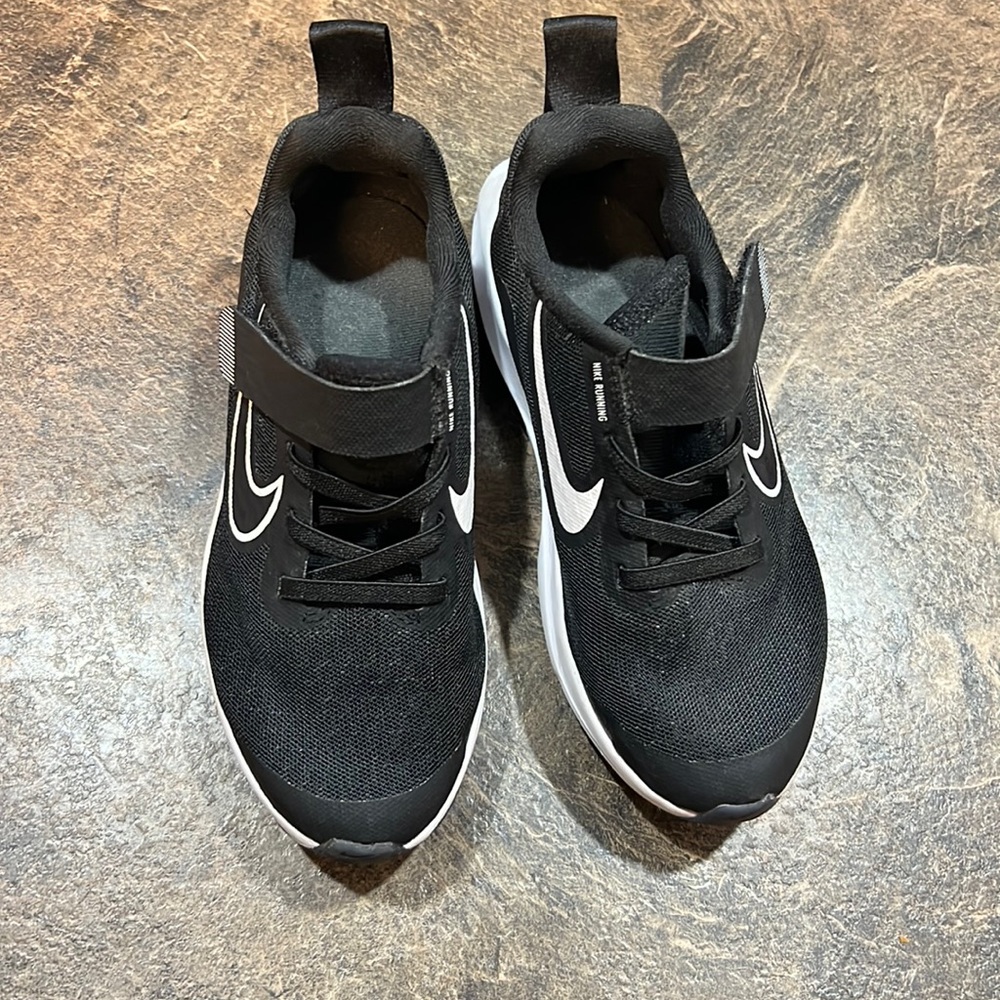 Nike kids Air Zoom size 12 c toddler